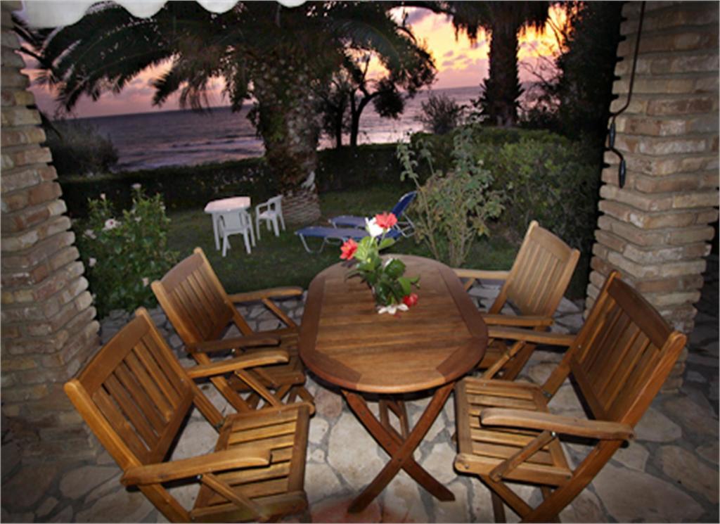 Corfu Glyfada Menigos Beach Apartments Экстерьер фото